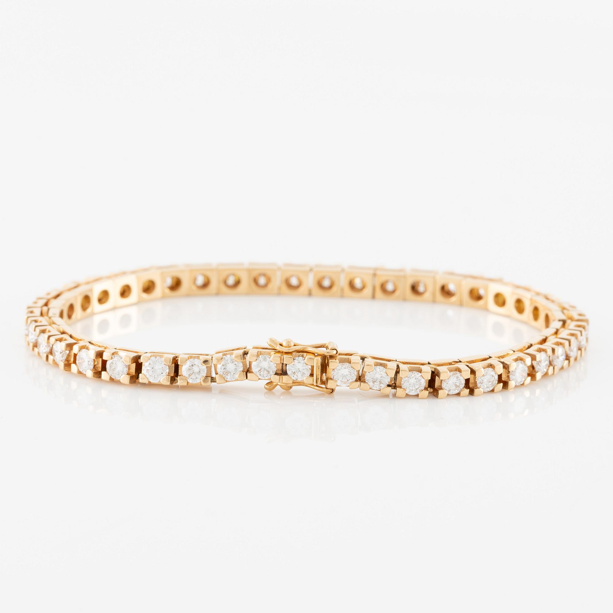 Tennis bracelet, 18K gold and brilliant-cut diamonds, a total of 4.56 ct according to the engraving.
