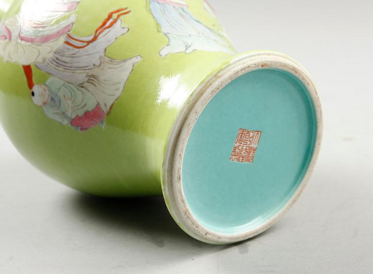 VAS, porslin, Kina, 1900-talets andra hälft.