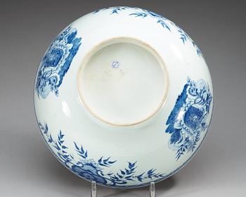 A large and rare armorial punch bowl, Qing dynasty, Qianlong (1736-95).