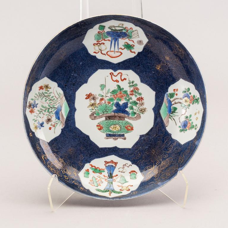 A famille verte and powder blue dish, Qing dynasty, Kangxi (1662-1722).