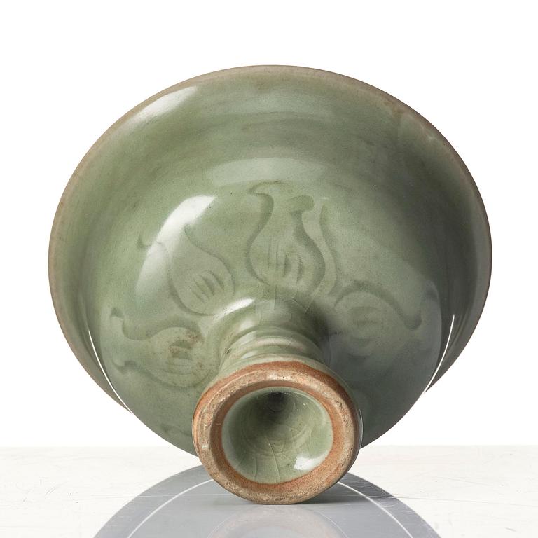 A longquan celadon stem cup, Ming dynasty (1368-1644).