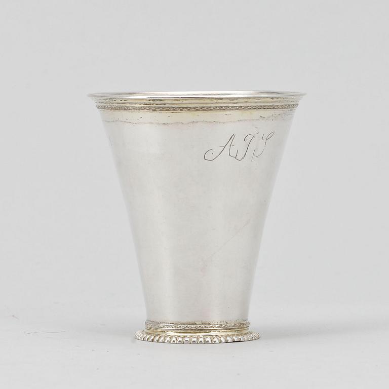 BÄGARE, silver, Johan Wennerwall, Göteborg 1737. Vikt ca 96 gram.