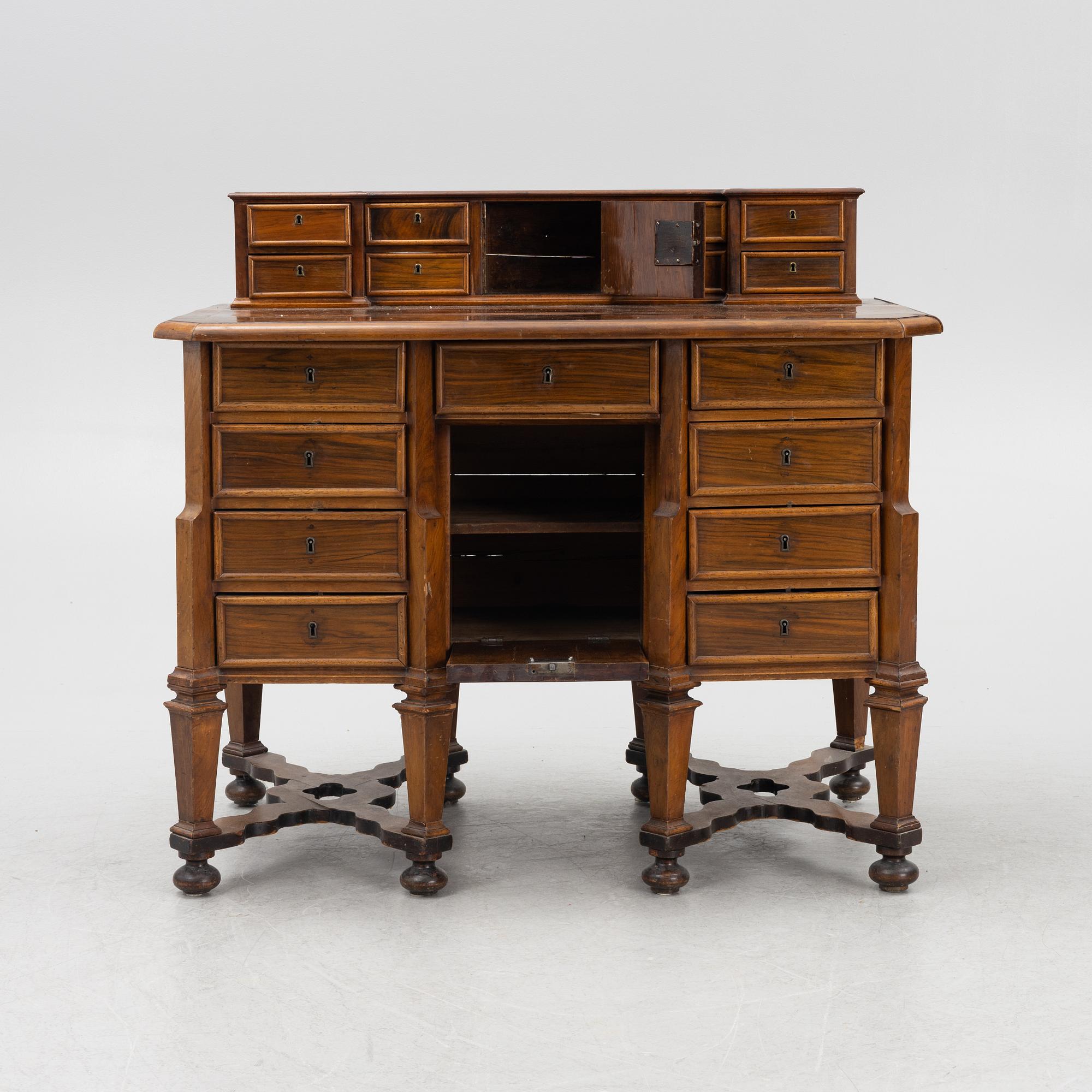 Skrivbord, Stockholmsarbete, Fredrik I:s tid, 1700-talets första hälft, Senbarock.