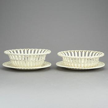 GALLERSKÅLAR MED TVÅ FAT, två snarlika, flintgods, sannolikt Herculaneum Pottery, England, 1796-1841.