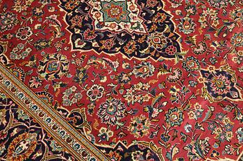 A Keshan rug, approx. 292 x 203 cm.