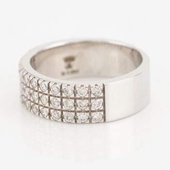 Ring, white gold with brilliant-cut diamonds.