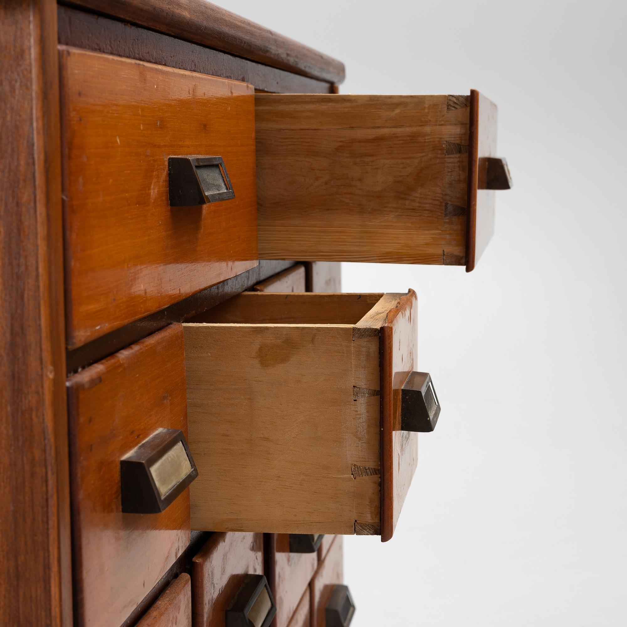 A chest of drawers, first half of the 20th Century.