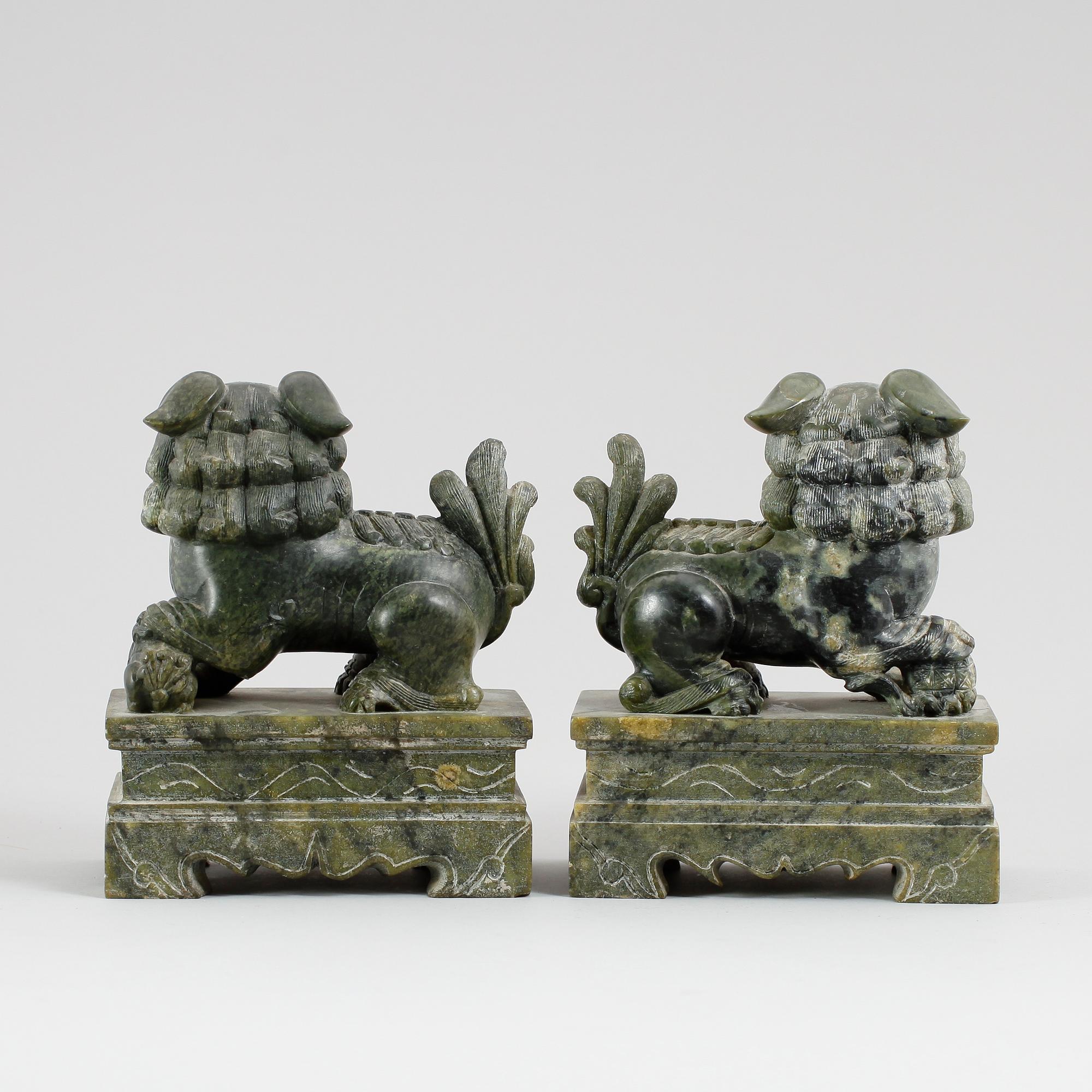 FIGURER, 1 par, grön sten, Kina, 1900-talets andra hälft.