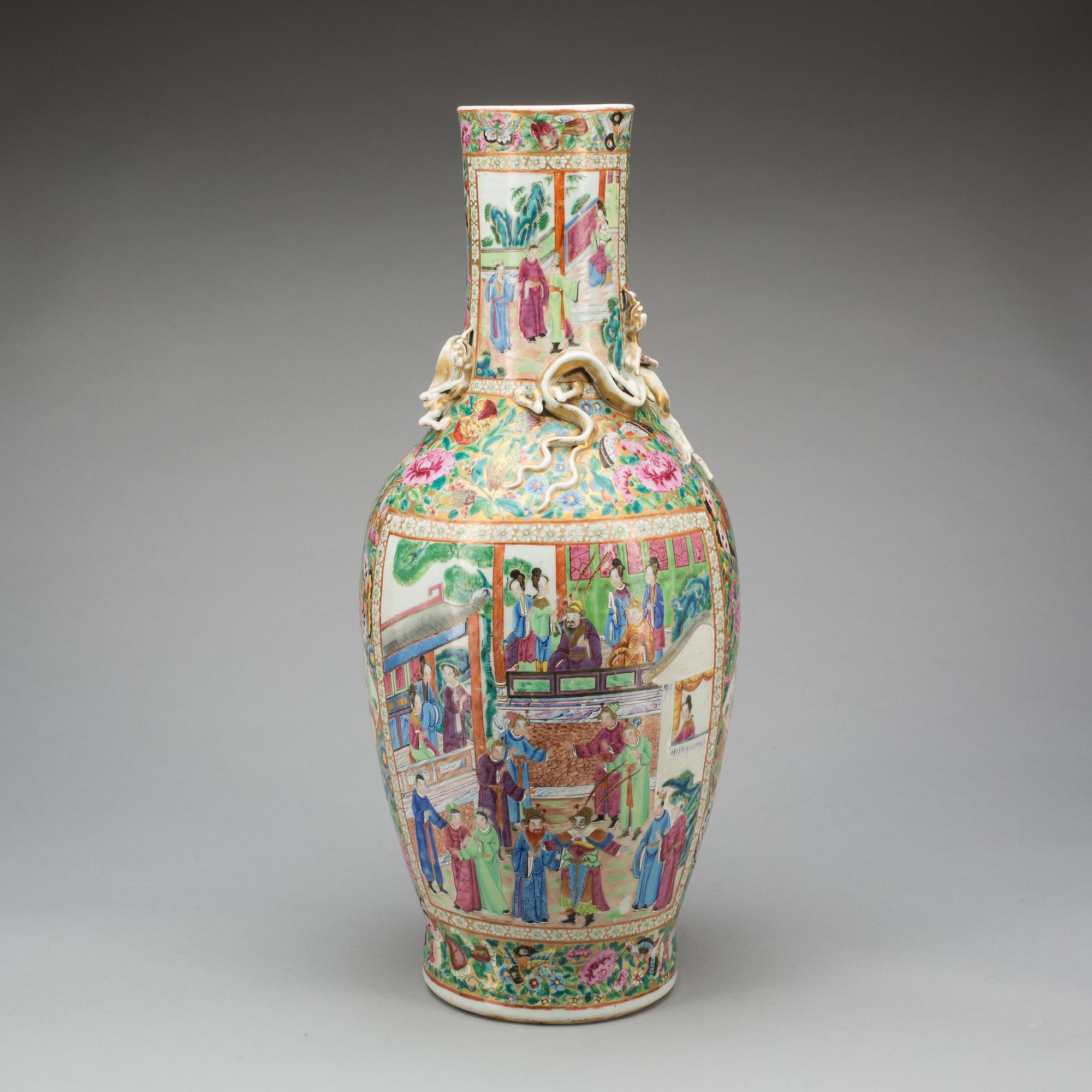 GOLVVAS, porslin. Kina. 1900-tal.