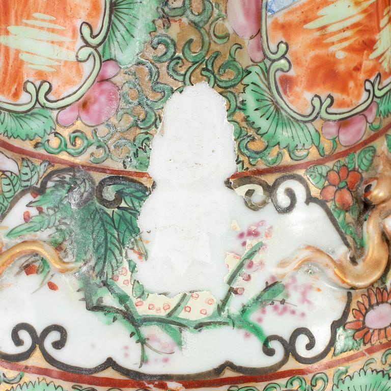 GOLVVAS, porslin. Qingdynastin, sent 1800-tal.