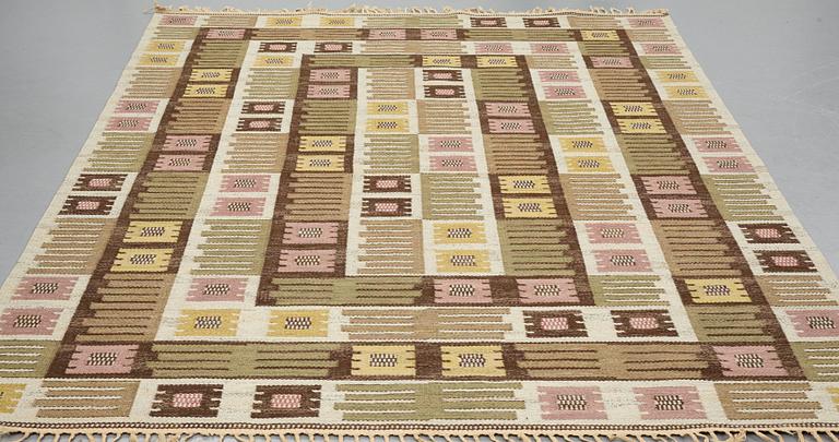 Märta Måås-Fjetterström, a carpet, "Nyponblomman", flat weave, ca 270 x 203-205 cm, signed AB MMF.