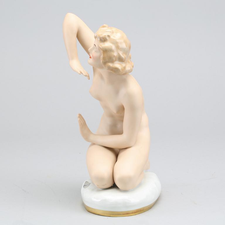 A POERTZEL GEROLD PORCELAIN FIGURINE.