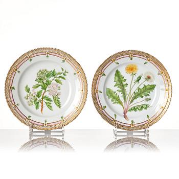 A set of nine Royal Copenhagen 'Flora Danica' dishes, Denmark, 20th Century.