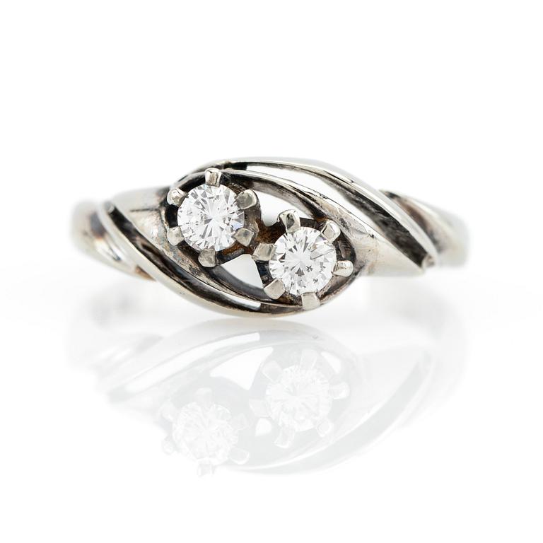 Ring, 18K white gold with two brilliant-cut diamonds.