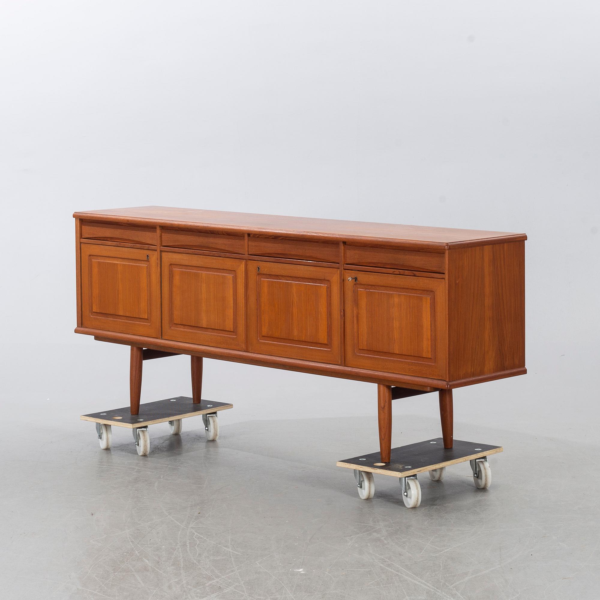SIDEBOARD, Nordås Bruk A/S, Nesttun, Norge, 1900-talets mitt.