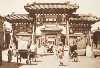 17 books and catalouges, mostly about oriental crafts, 20th century.