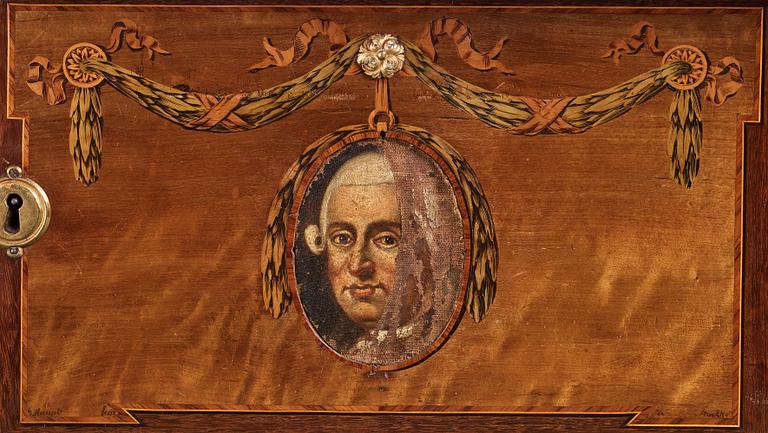 Resesekretär med fällbara ben, av Georg Haupt (mästare i Stockholm 1770-1784), signerad, Gustaviansk.