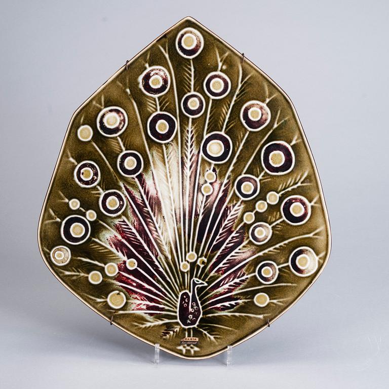 VÄGGRELIEF, stengods, signerad A. Hovisaari, Arabia Finland, 1900-talets senare hälft.