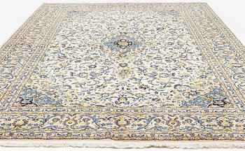 A Kashan carpet, approximately 436 x 305 cm.