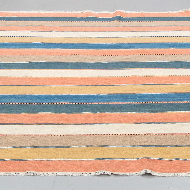 MATTO, flat weave, probably Oriental,  ca 246,5 x 174,5 cm.