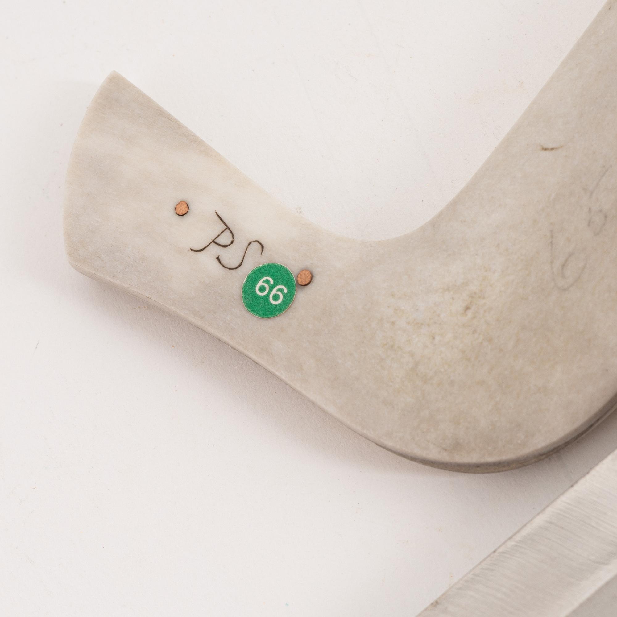 A reindeer horn knife by Per Sunna, before 1965, signed.