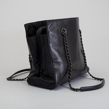 VÄSKA, Prada.
