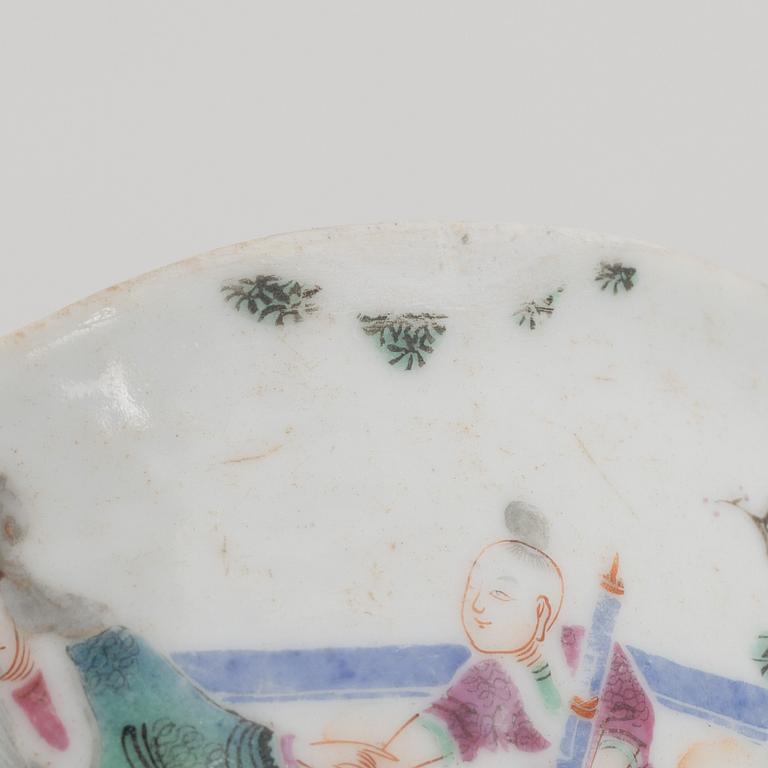 A group of seven Chinese dishes, late Qing dynasty/early 20th Century.