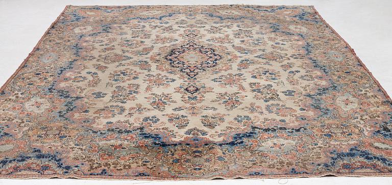 Rug, Kirman, semi-antique, approx. 370 x 267 cm.