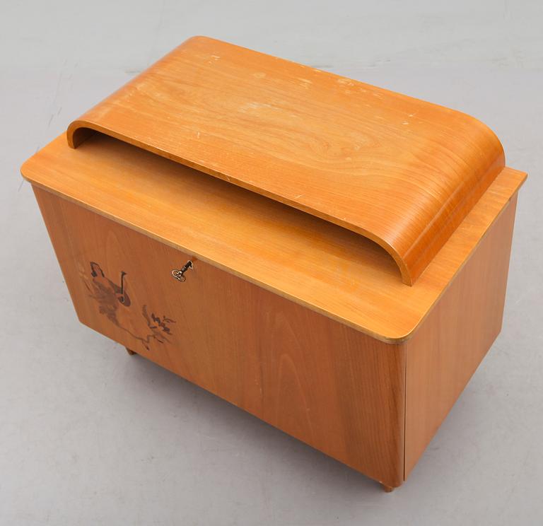 GRAMMOFONSKÅP, 1900-talets mitt.