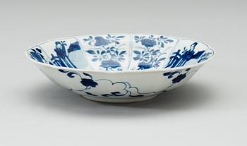 A blue and white flower shaped dish, Qing dynasty, Kangxi (1644-1722).