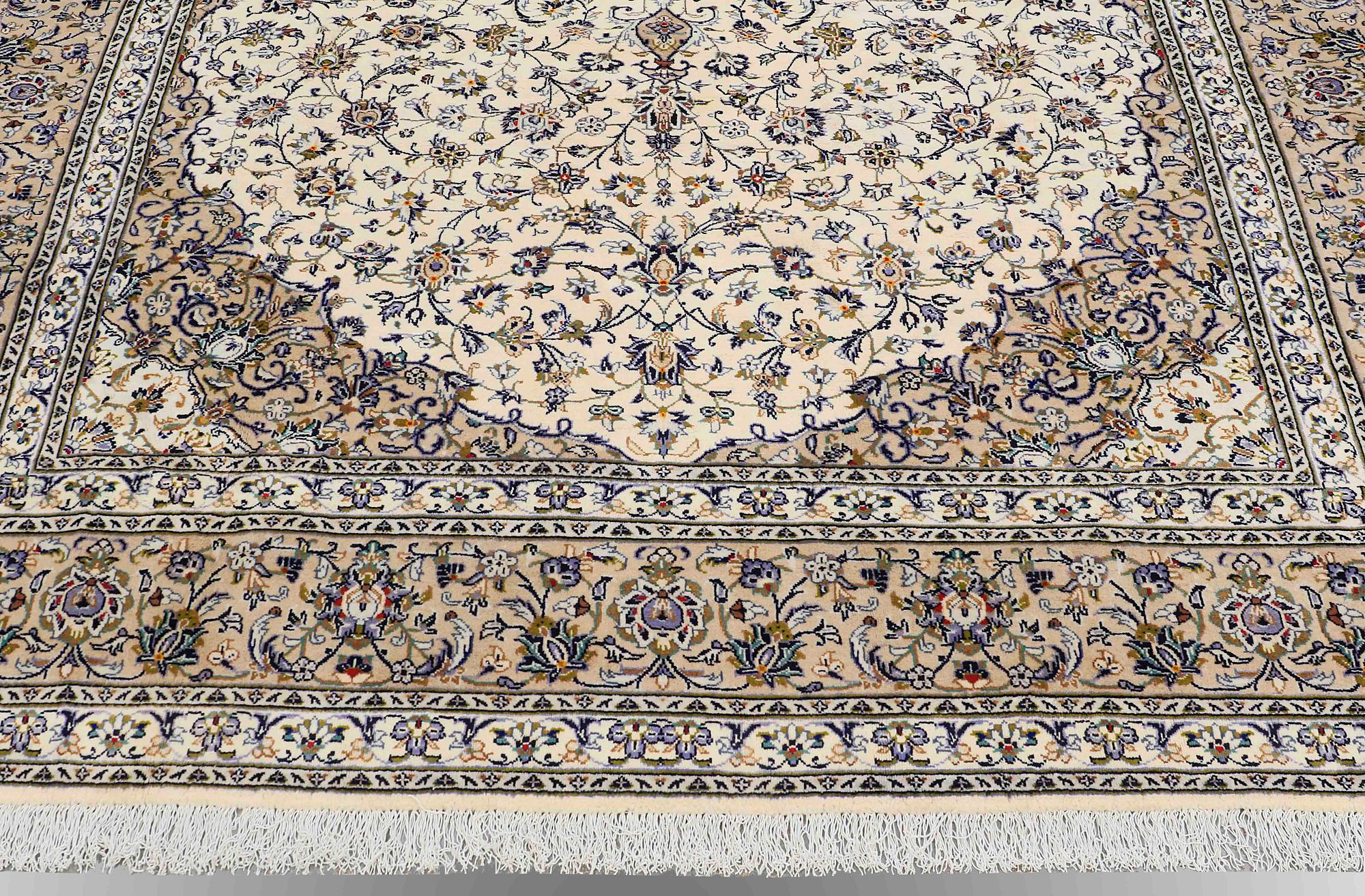 A Keshan carpet, approx. 354 x 254 cm.