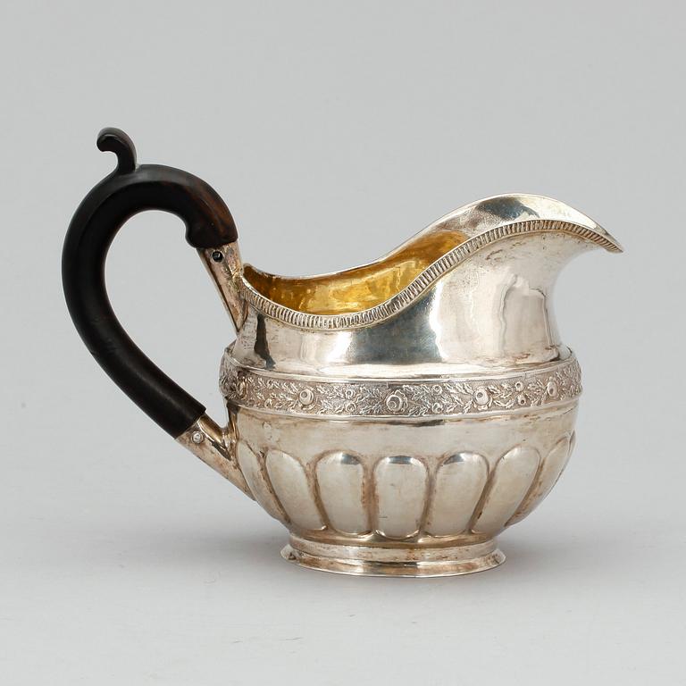 GRÄDDKANNA, silver, empire, Modig, S:t Petersburg 1833. Vikt ca 160 gram.