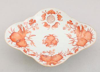 SKÅL PÅ FOT, porslin, Kina, 1800-tal.