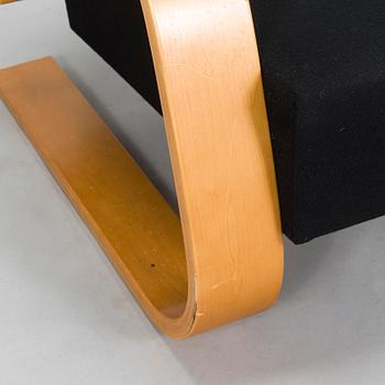 Alvar Aalto,  a 'Tank chair', model 400, Artek 2009.