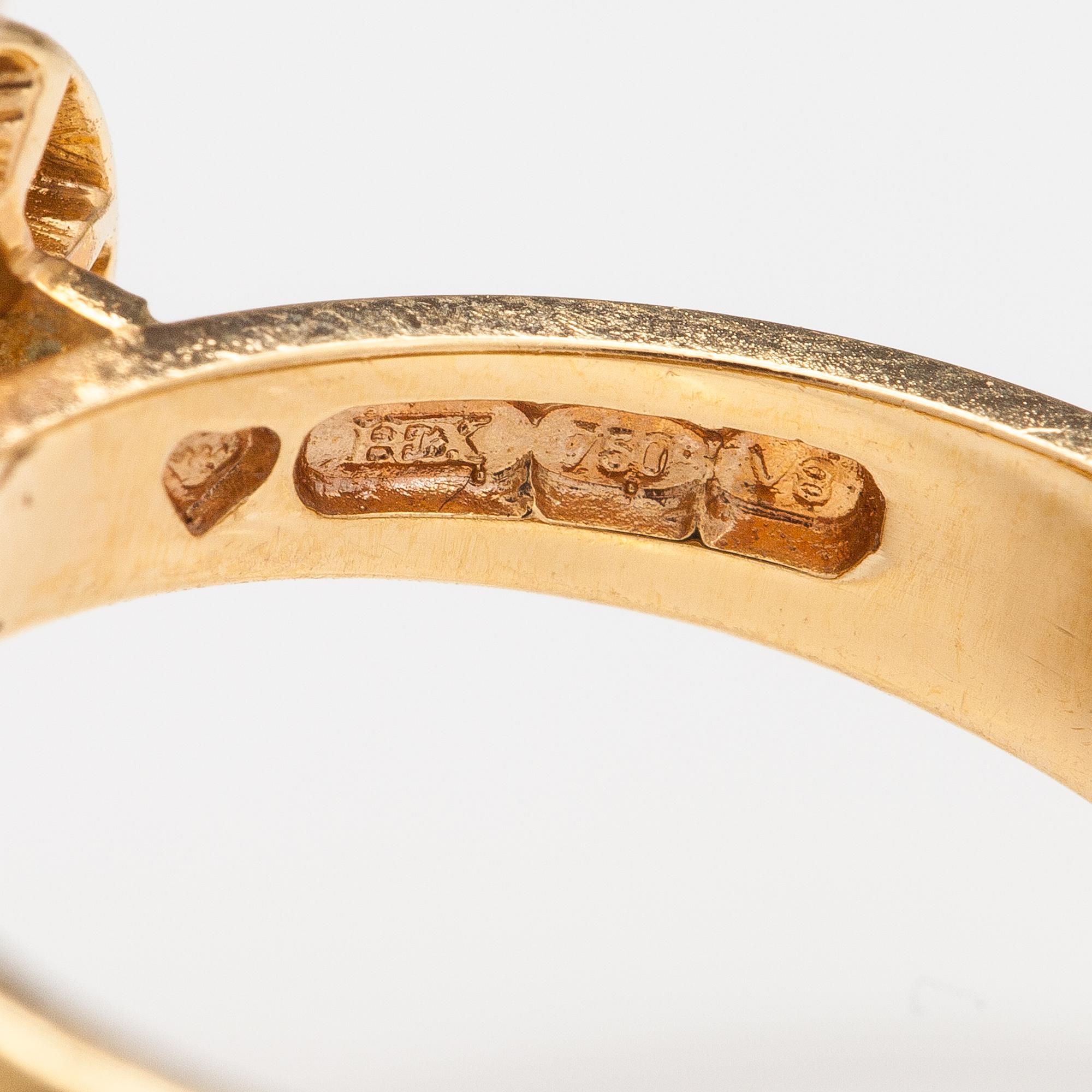 An 18K gold ring "Catherine Jagiellon" with diamonds ca 0.37 ct in total and topazes. Ofelia Jewelry, Helsinki 1998.