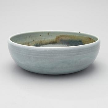 LIISA HALLAMAA, A CERAMIC BOWL. Signed LH, Arabia.