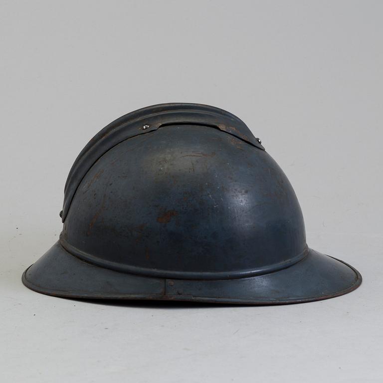 A Italian helmet from the first wold war (1914-1818).