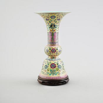 VAS, porslin, Kina, 1900-/2000-tal.