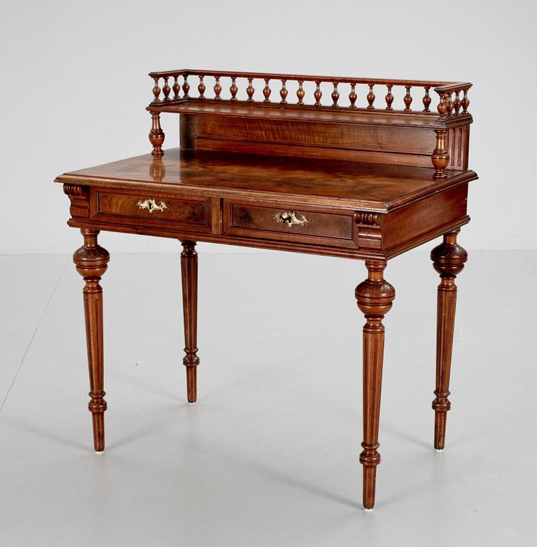 SKRIVBORD, nyrenässans, tidigt 1900-tal.