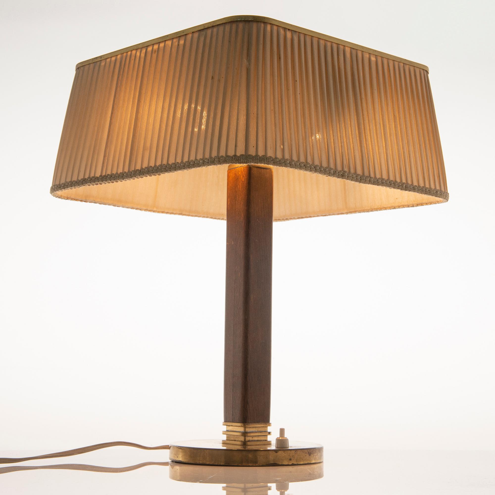 PAAVO TYNELL, BORDSLAMPA, modell 5066, Taito Oy, 1900-talets mitt.