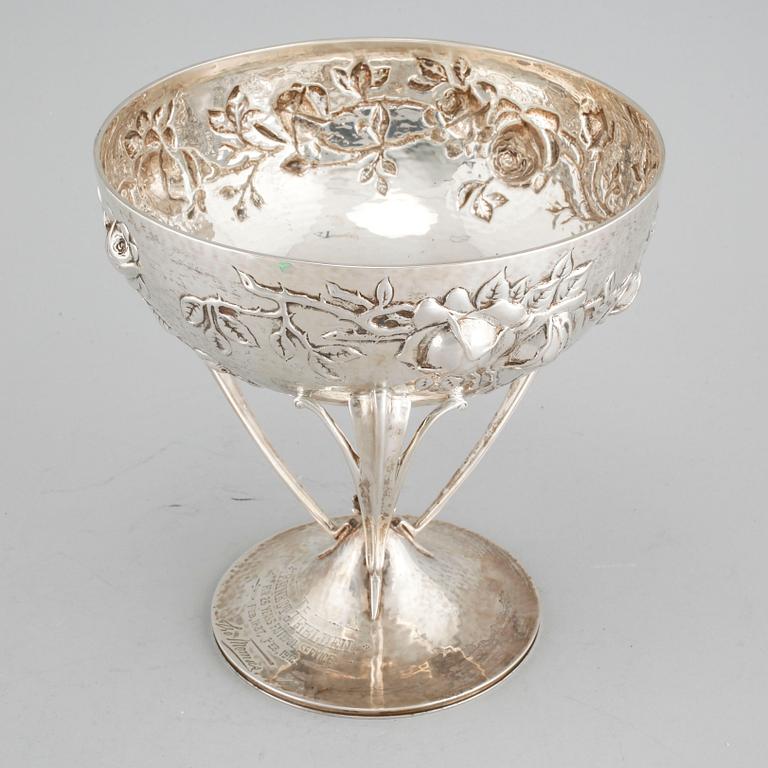 A english silver bowl by Elkington & Co, London,  early 20th century, weight 762 g.