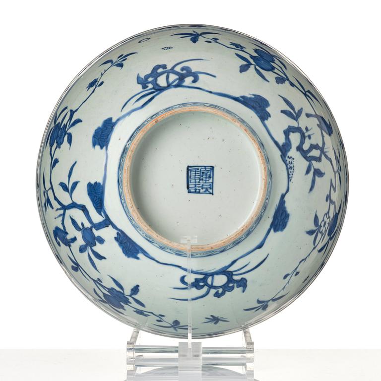 A large blue and white bowl, Ming dynasty (1368-1644).