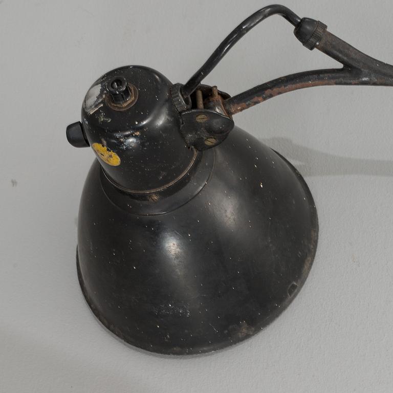 A WALL LAMP, 20TH CENTURY.