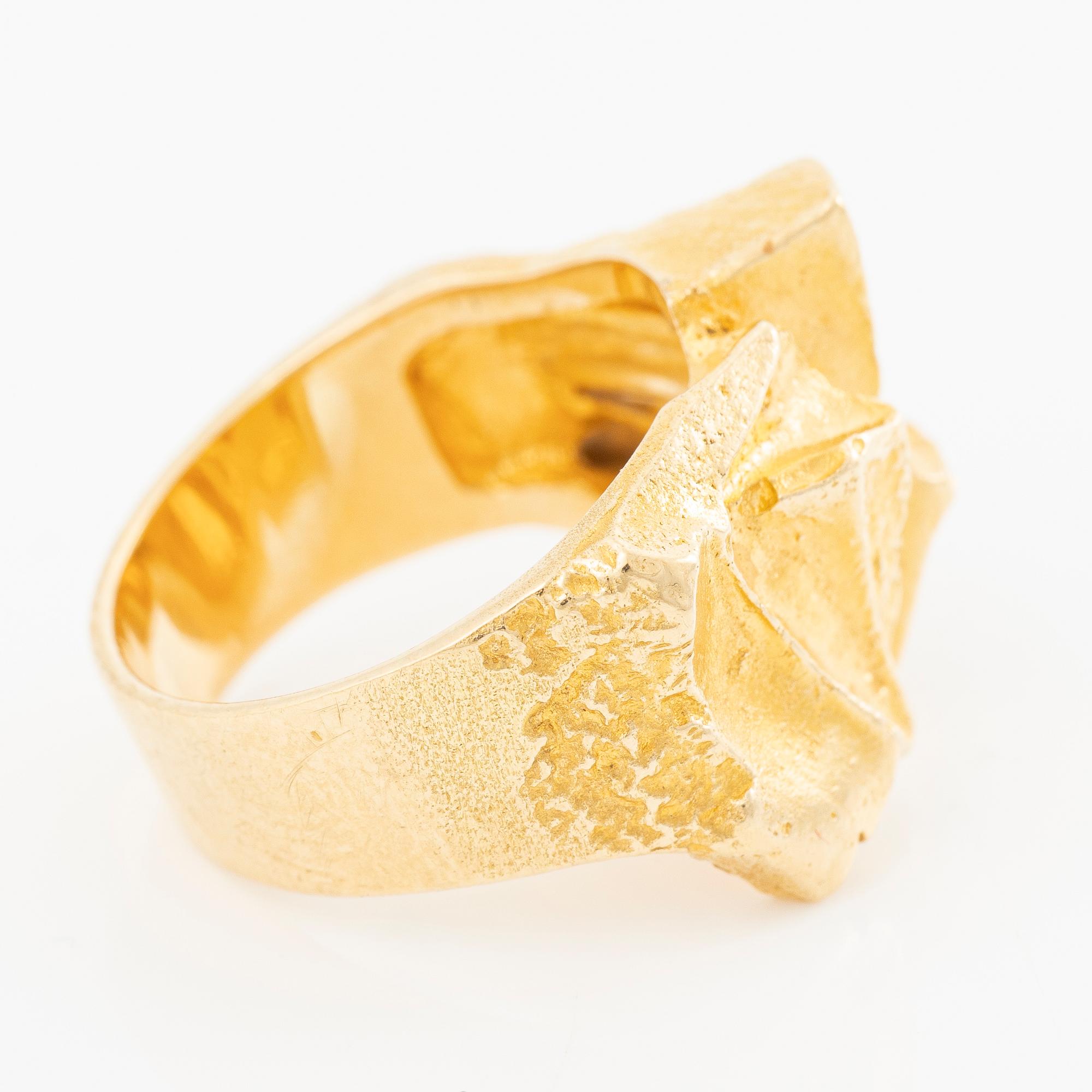 Björn Weckström, Ring, “Turmalinbro”, 18K gold and tourmaline. Lapponia.