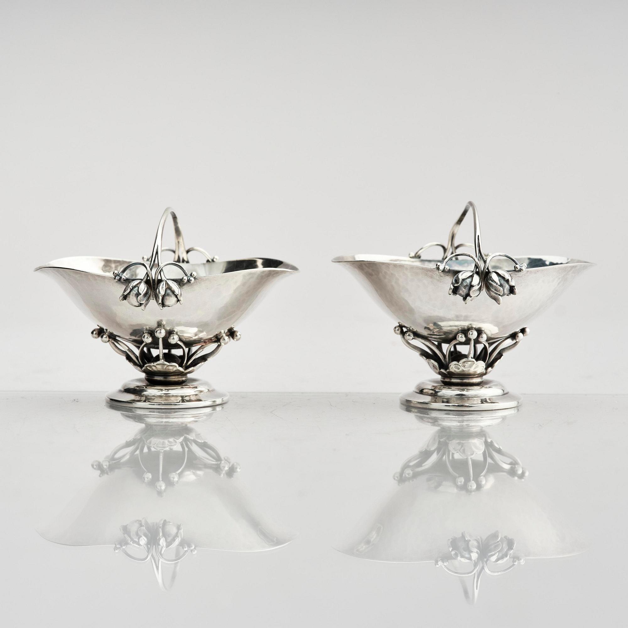 Georg Jensen, a pair of sterling silver sugar/spice jars, model no 235C, Copenhagen, Denmark 1925-1932.