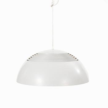 Arne Jacobsen, taklampa, "AJ Royal Pendel", Louis Poulsen, Danmark, 1900-talets andra hälft.