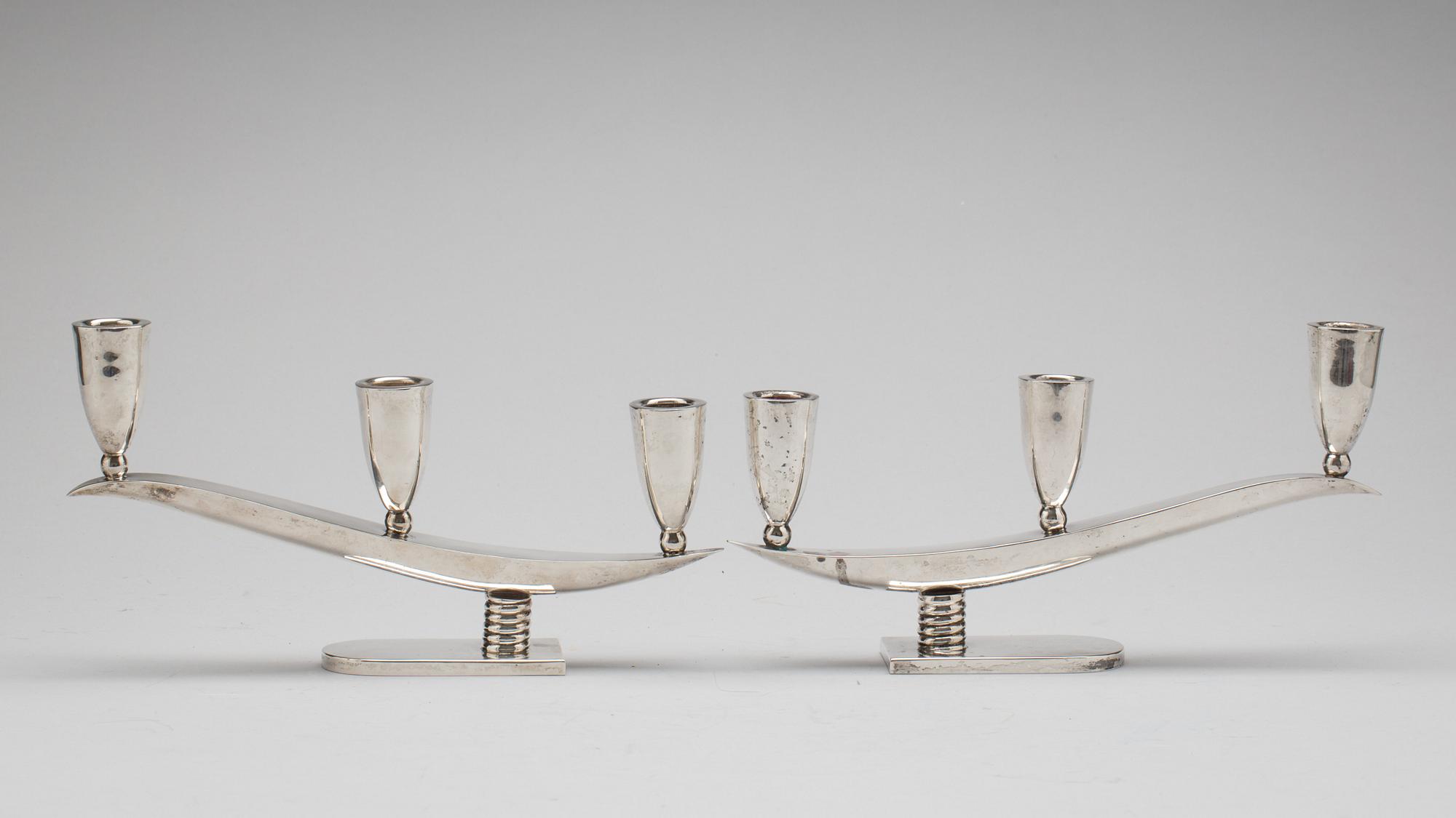 KANDELABRAR, ett par, silver. Total vikt 924 gram.
