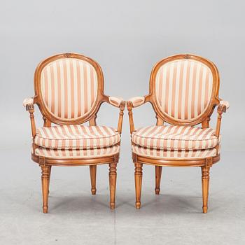 KARMSTOLAR, ett par, gustaviansk stil, 1900-talets mitt.