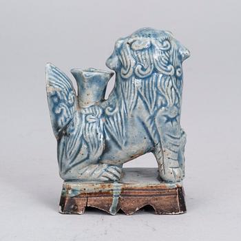 FIGURIN / RÖKELSEHÅLLARE, stengods, 1800-talets slut.