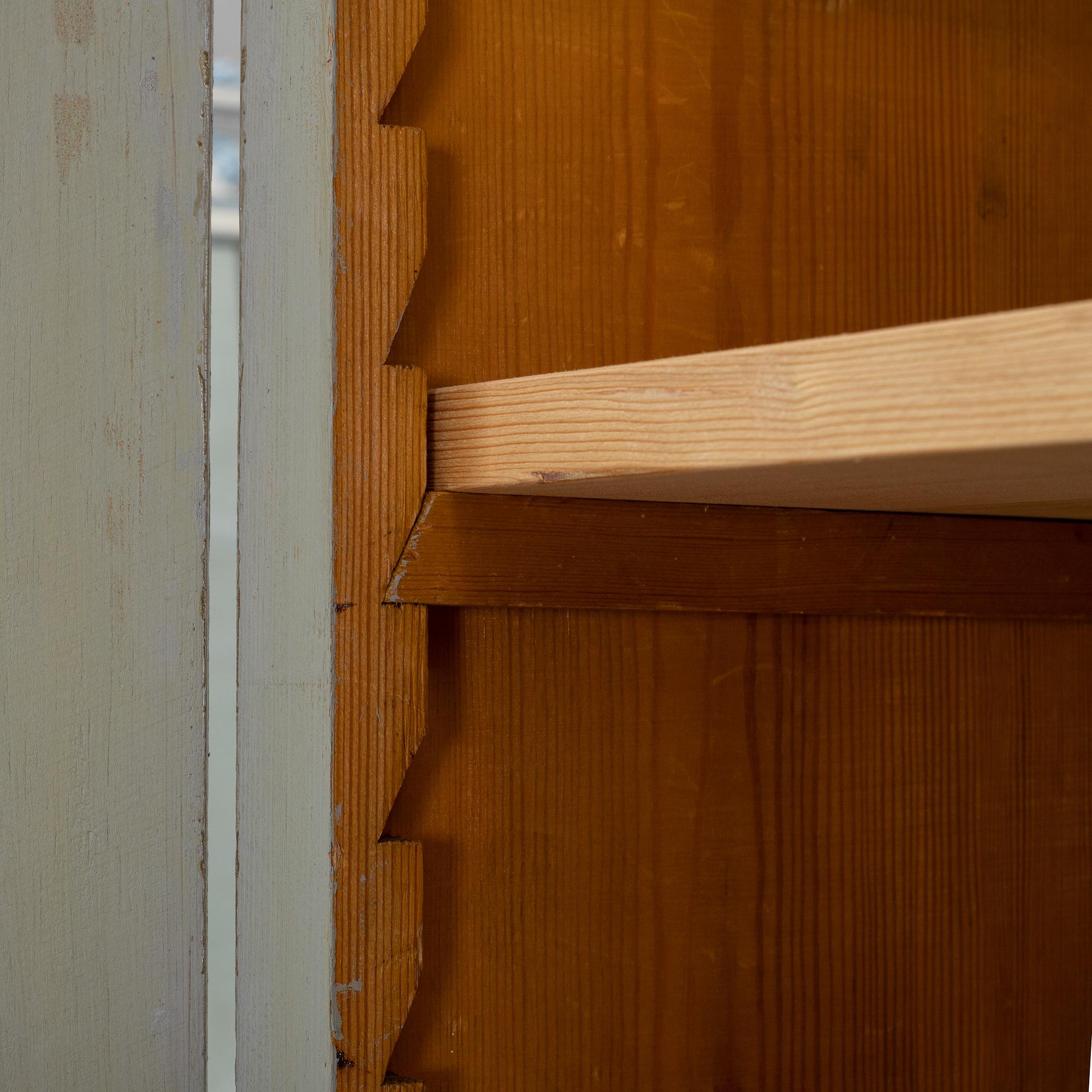 A cabinet from around 1900.